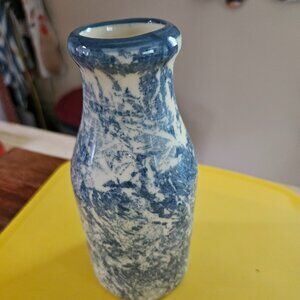 blue and white spongeware buckeye stoneware vase